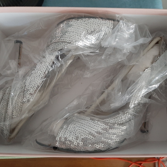 JLo Silver Sequin Heels NWT - Picture 3 of 3